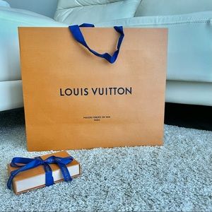 Medium Louisville Vuitton shopping bag